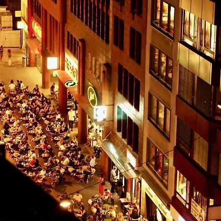 In Swiss - Barfuesserplatz Bar Street Apartment Basel